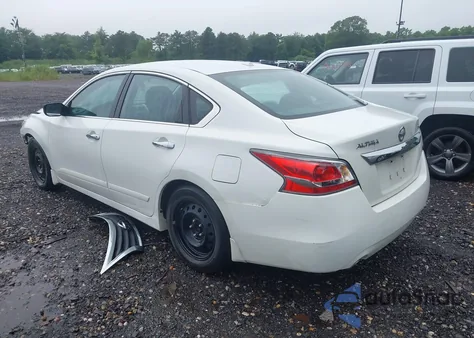 2015 Nissan Altima 2.5 S z USA, uszkodzony, nr VIN 1N4AL3AP2FN860217